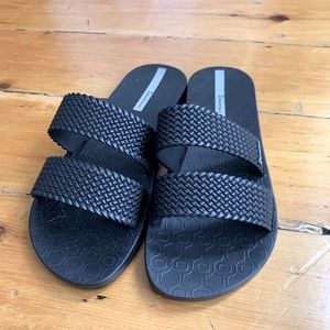 Ipanema Street Sandal in Size 39/8 US New Never Worn